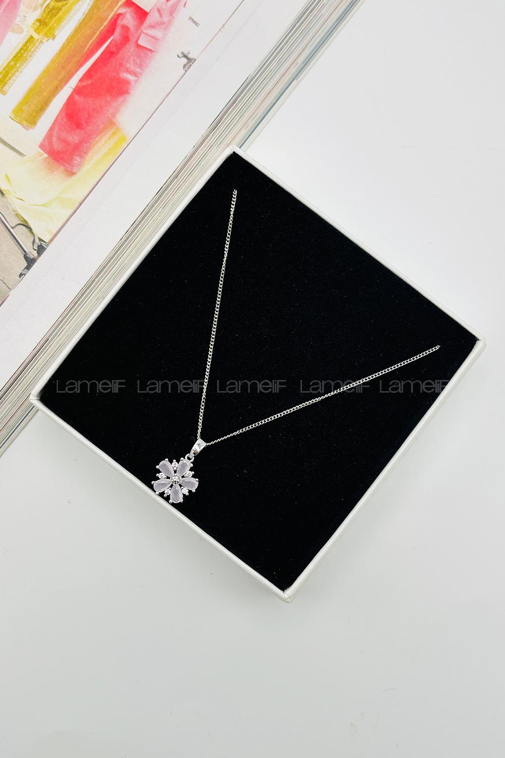 Lamelif Pudra Kristal Taşlı Zirkon Çiçek Kolye