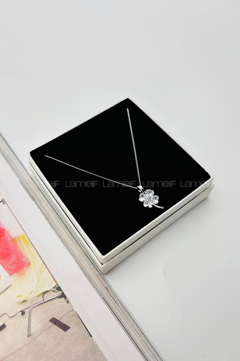 Lamelif  Gümüş Kristal Taşlı Zirkon Yonca Kolye