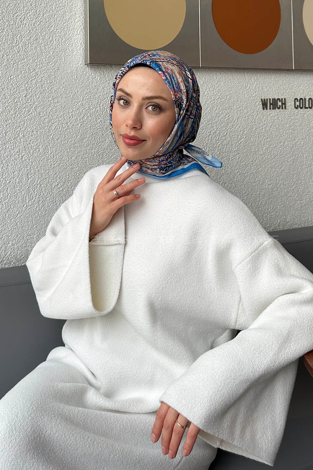 Lamelif Retro Desen kokulu Prime Soft Eşarp Mavi