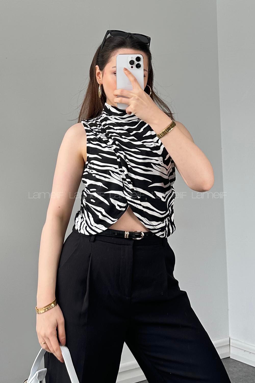 Lamelif Kruvaze Detaylı Karışık Çizgi Desen Body Siyah