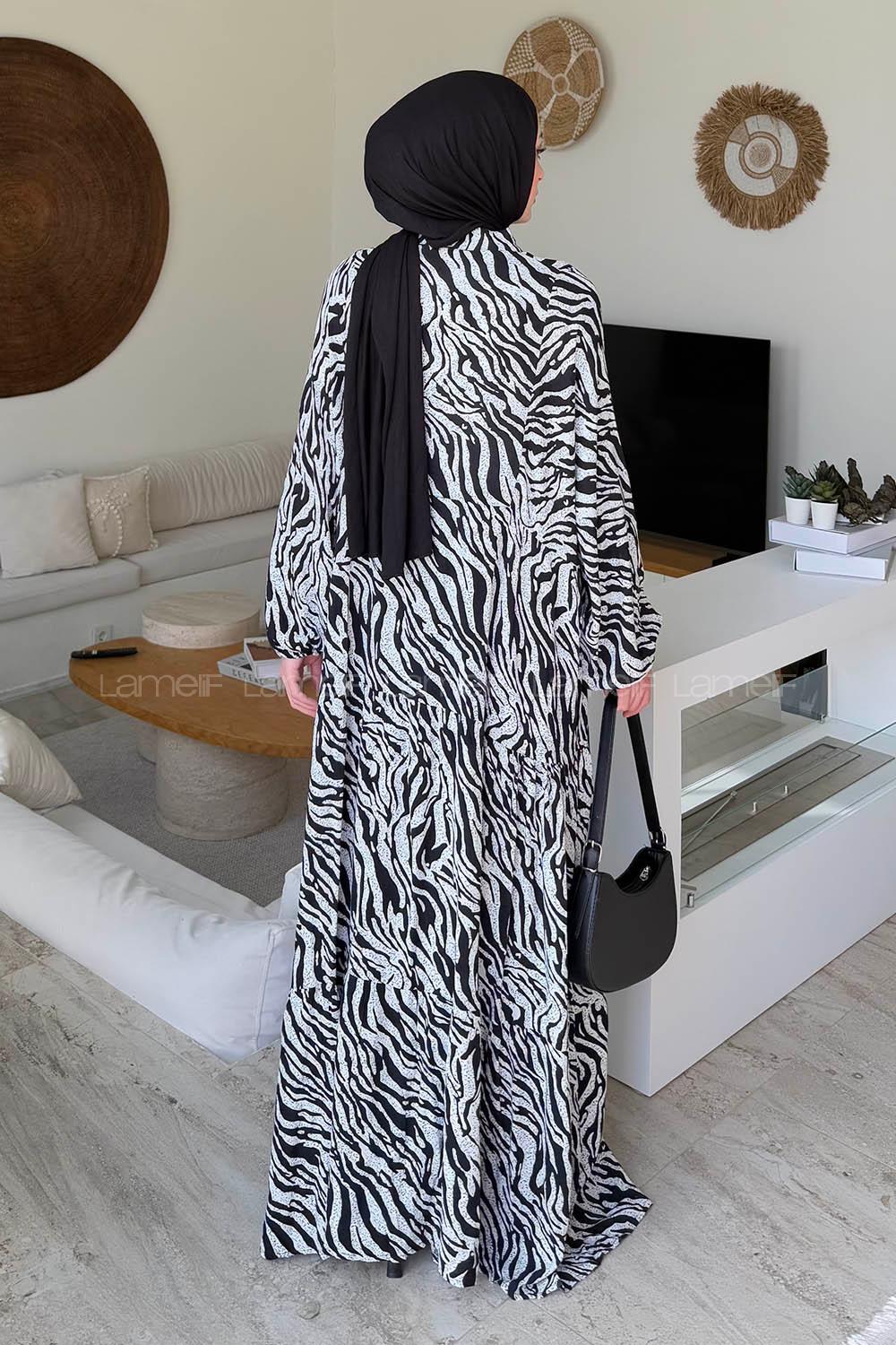 Lamelif Yarasa Kol Baskılı Zebra Desen Tesettür Elbise Siyah Beyaz