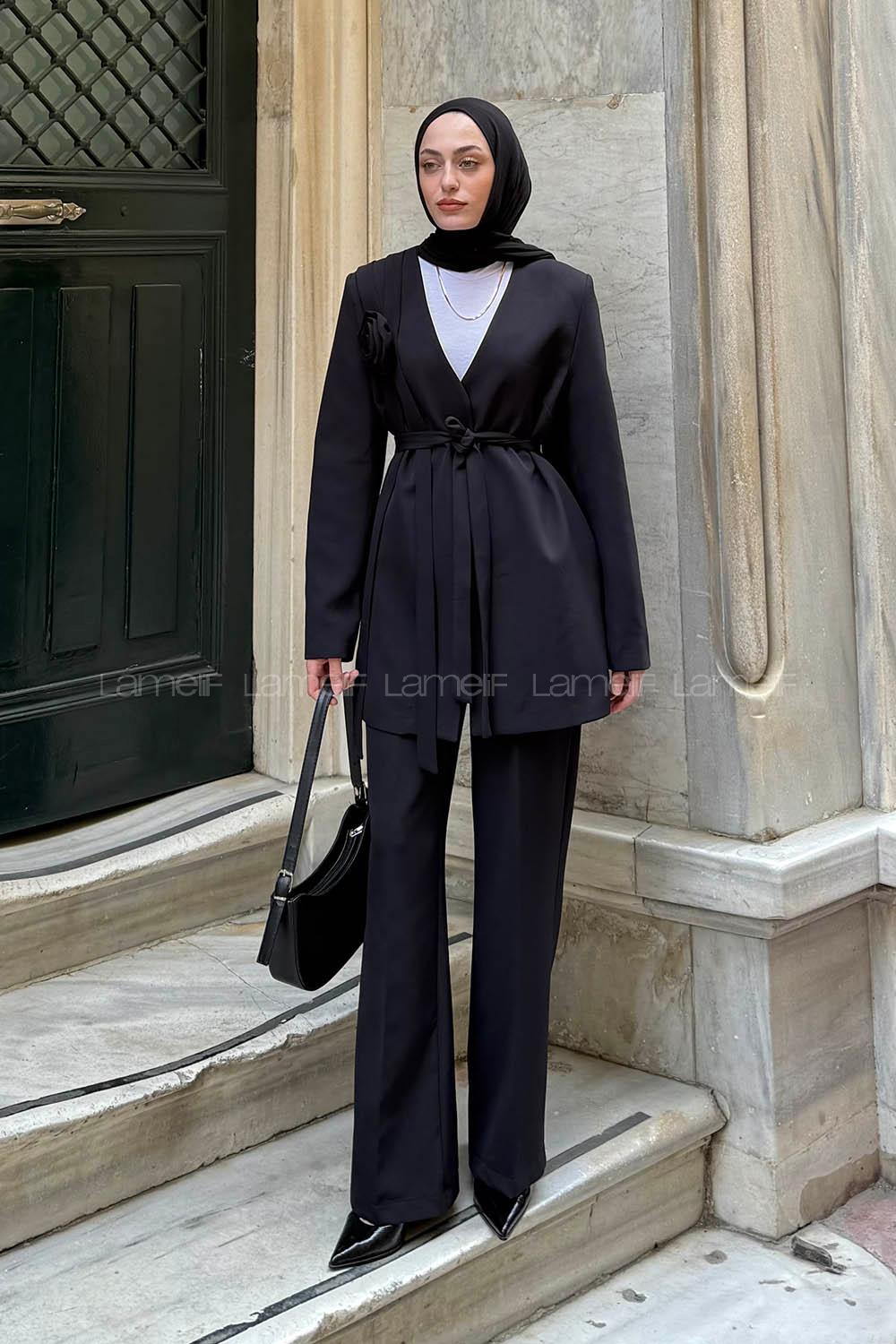Lamelif Çiçek Aksesuarlı Ceketli ikili Tesettür Takım Siyah