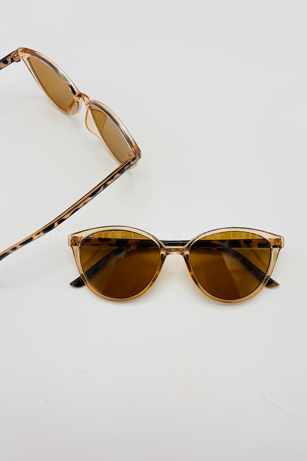 Brown With Milk Glasses