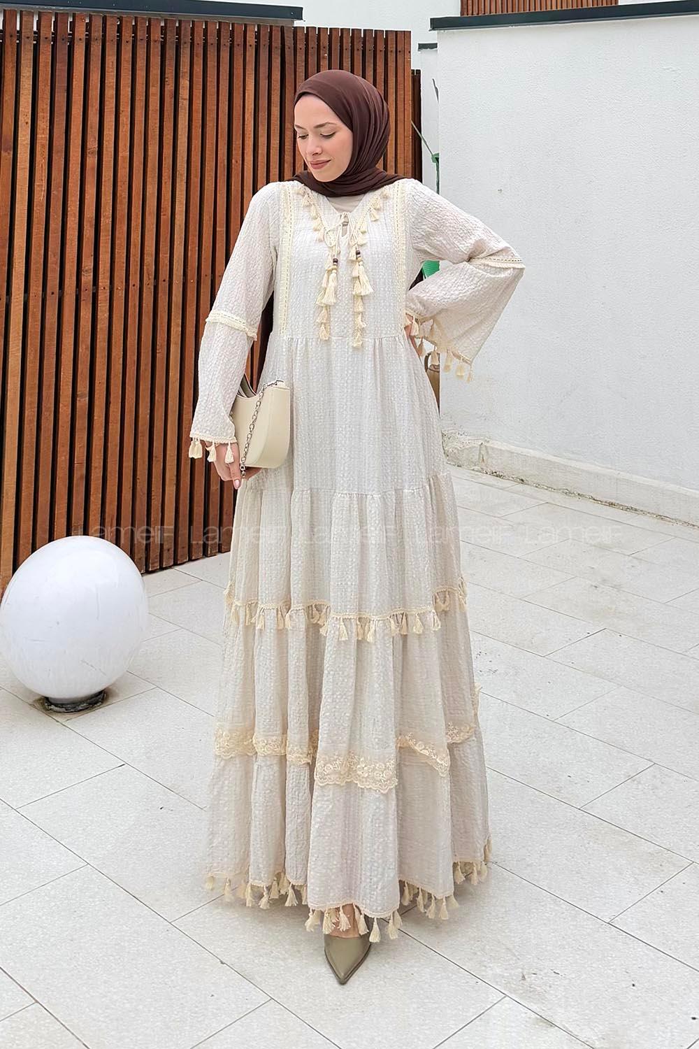 Lamelif Kat Detaylı Gofre Tesettür Elbise Bej