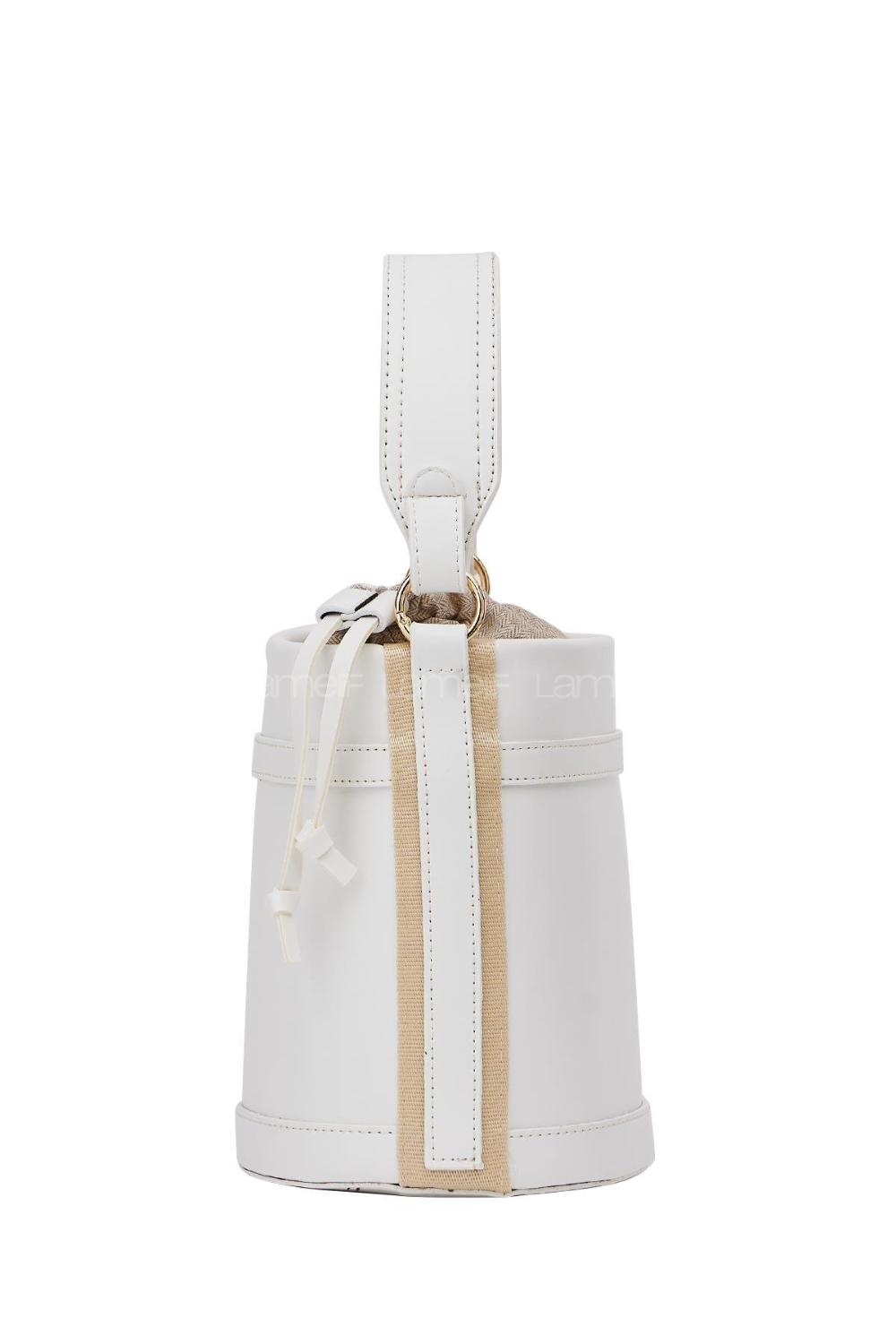 Lamelif Kova model Kontrast Dikişli Büzgülü Kapatma El ve Omuz Çanta Beyaz