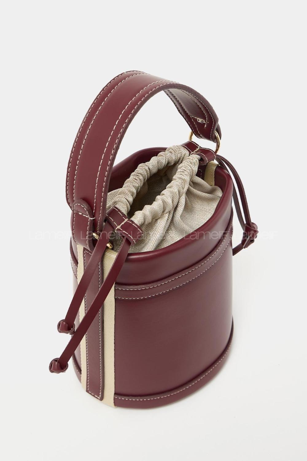 Lamelif Kova model Kontrast Dikişli Büzgülü Kapatma El ve Omuz Çanta Bordo