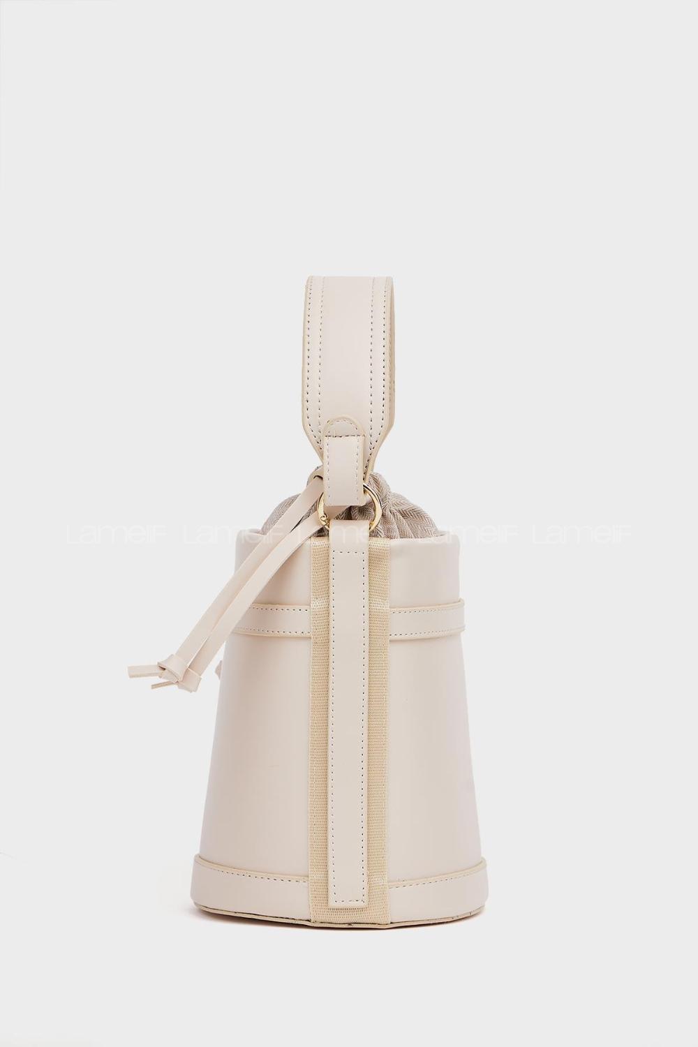 Lamelif Kova model Kontrast Dikişli Büzgülü Kapatma El ve Omuz Çanta Krem