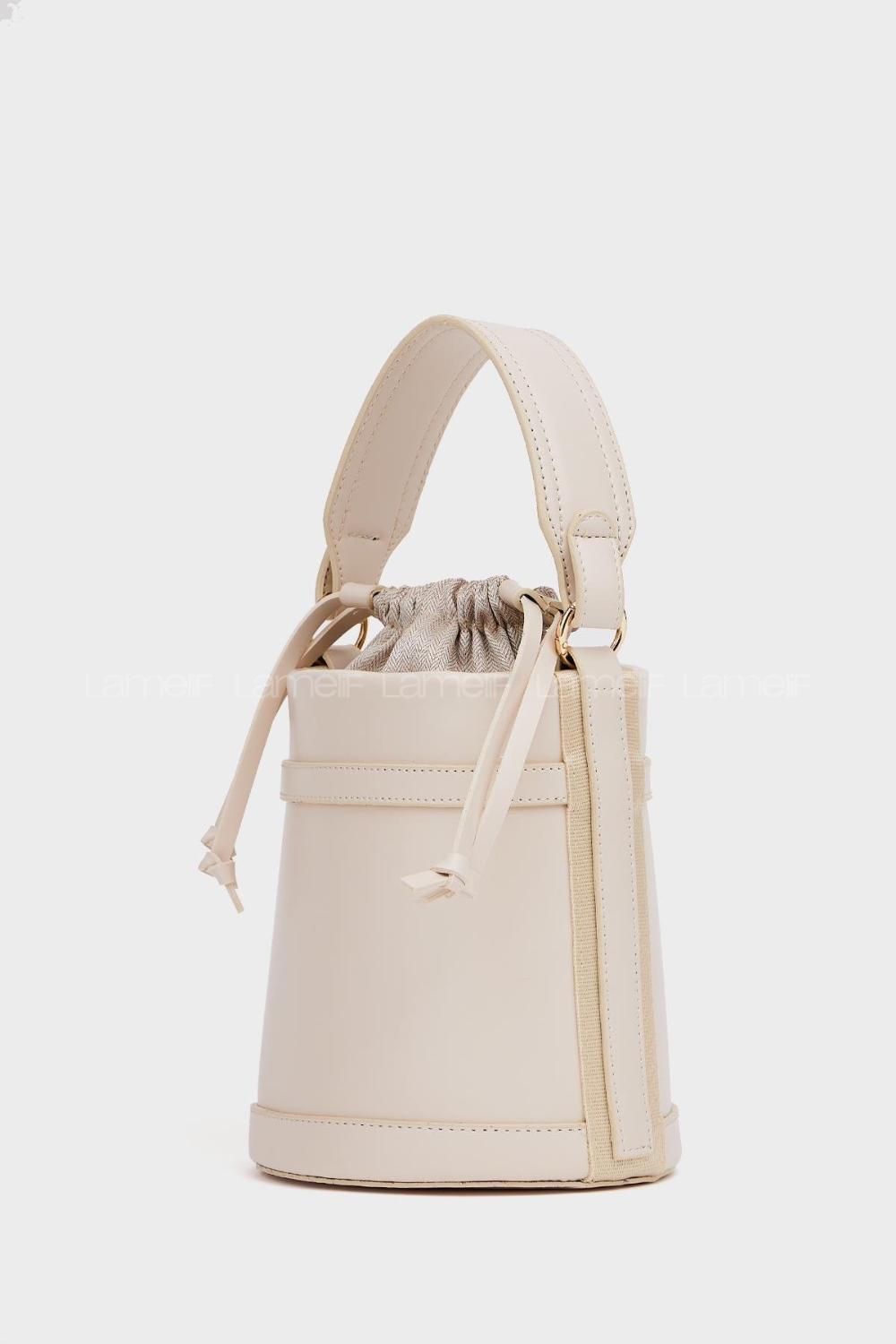 Lamelif Kova model Kontrast Dikişli Büzgülü Kapatma El ve Omuz Çanta Krem