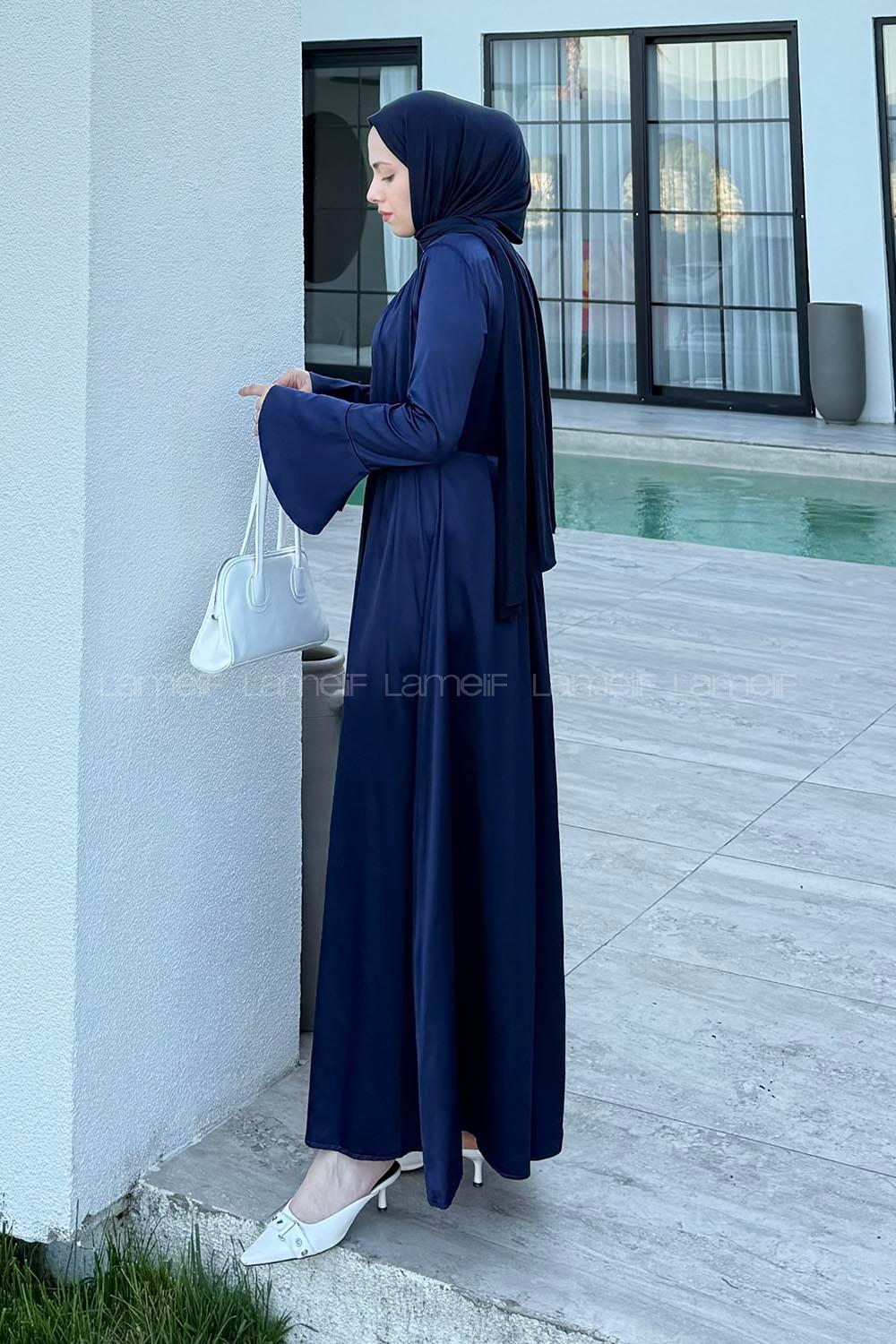 Lamelif Pileli Gül Detaylı Tesettür Elbise Lacivert