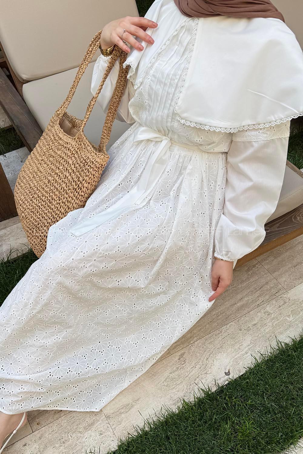 Lamelif Bebe Yaka Detaylı Kuşaklı Fisto Elbise Beyaz