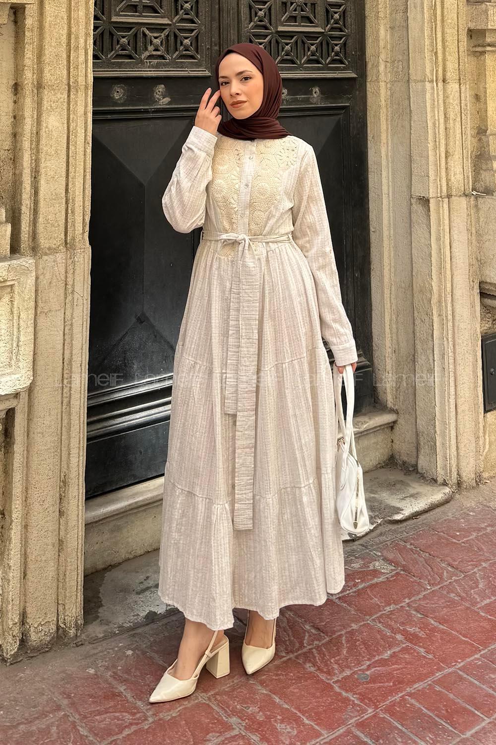 Lamelif Dantel Detaylı Kuşaklı Gofre Elbise Taş Rengi