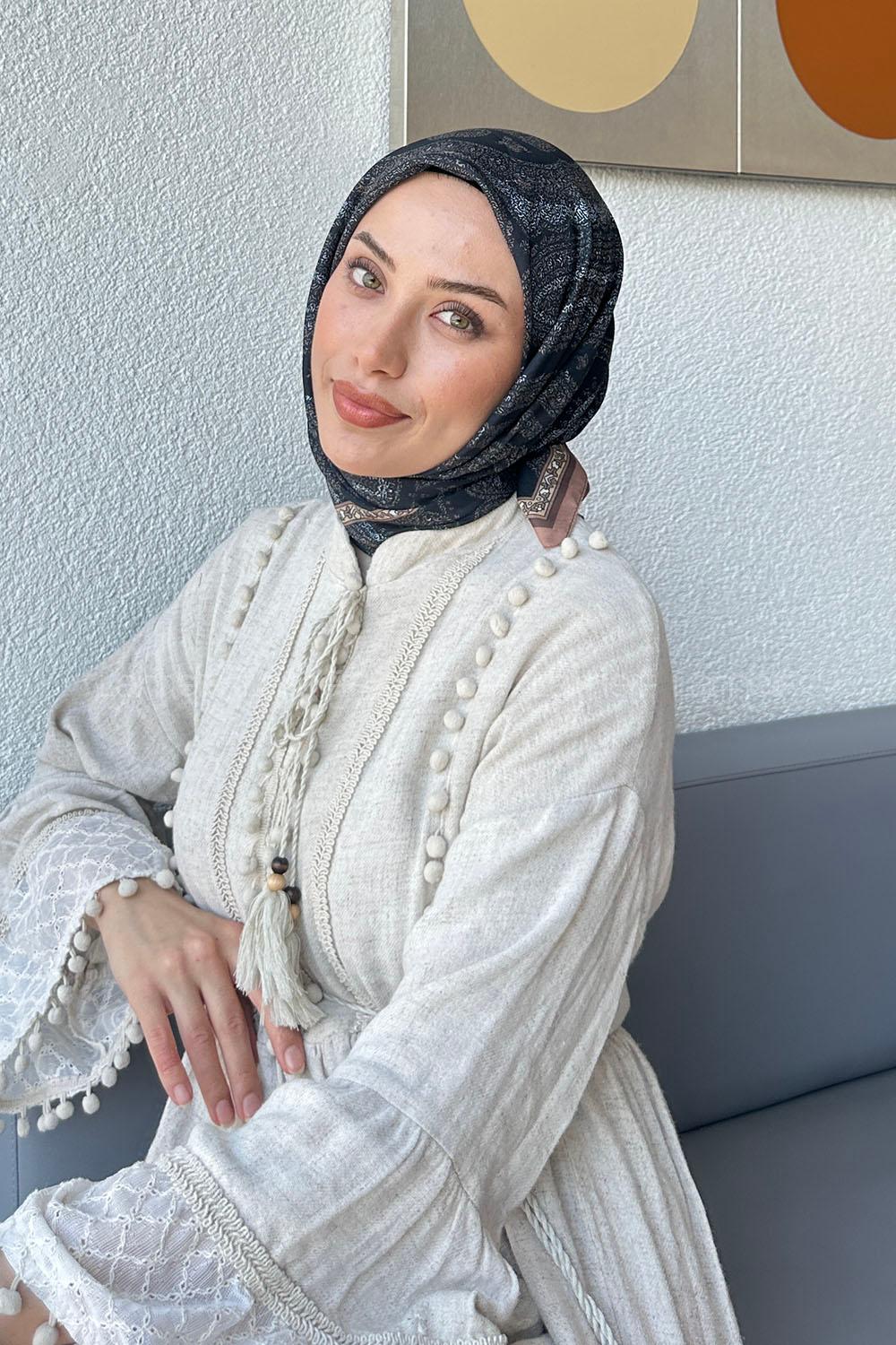 Lamelif Retro Desen Soft Eşarp Siyah Kahverengi