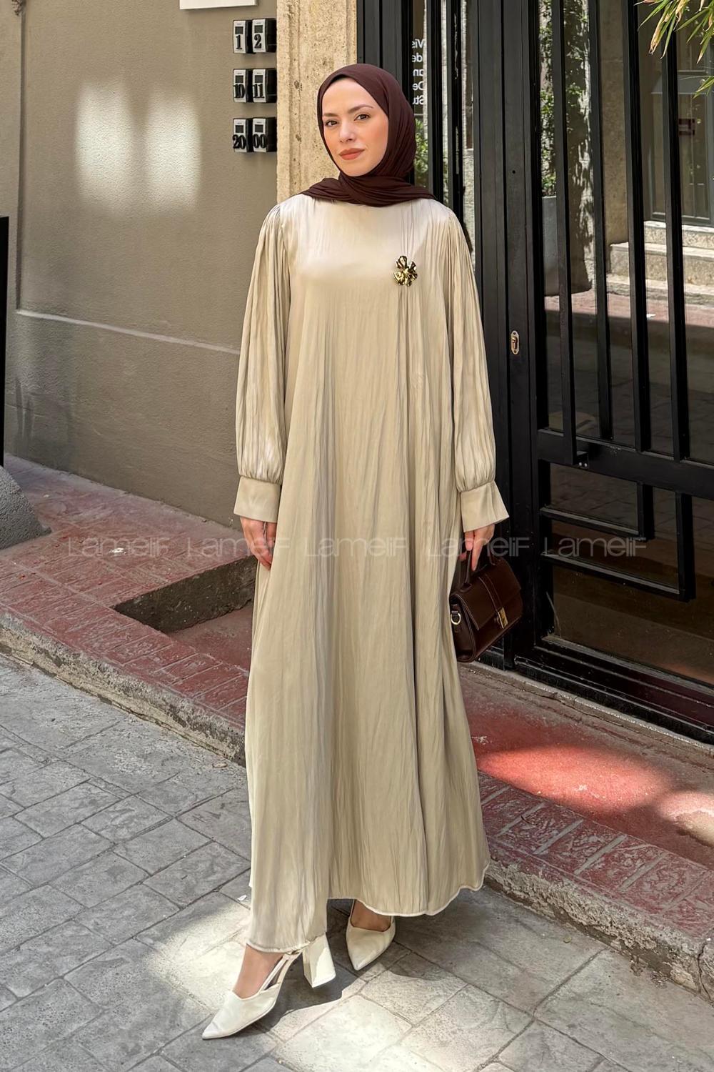 Lamelif Broş Detaylı Tesettür Elbise Vizonrengi