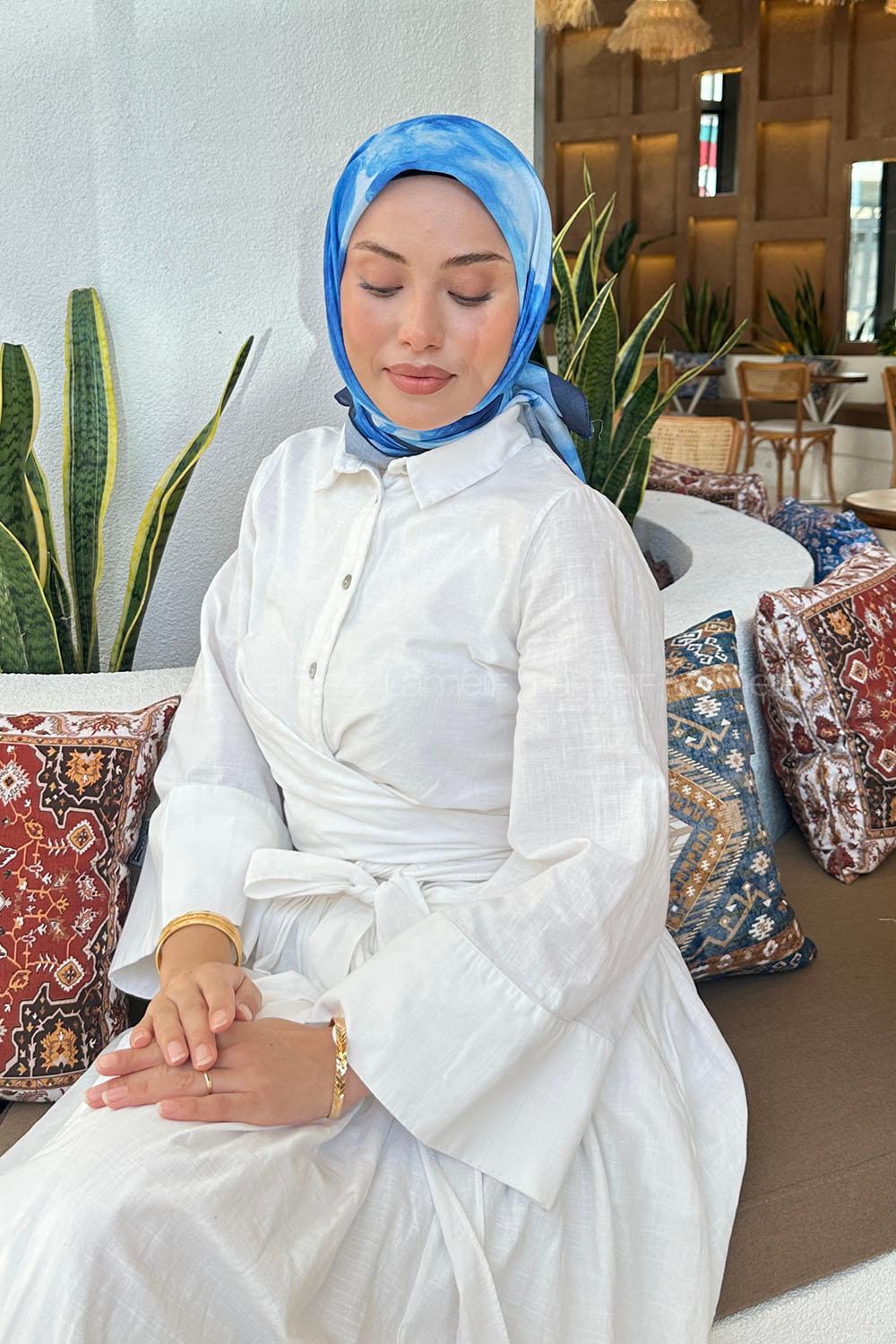 Lamelif Batik Çiçek Desen Soft Eşarp Lacivert Mavi