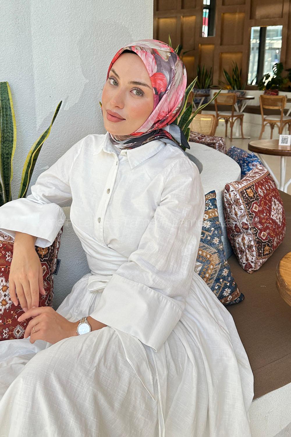 Lamelif Çiçek Desen Soft Eşarp Siyah Kırmızı