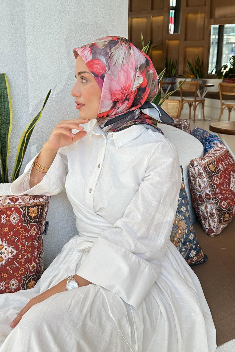 Lamelif Çiçek Desen Soft Eşarp Siyah Kırmızı