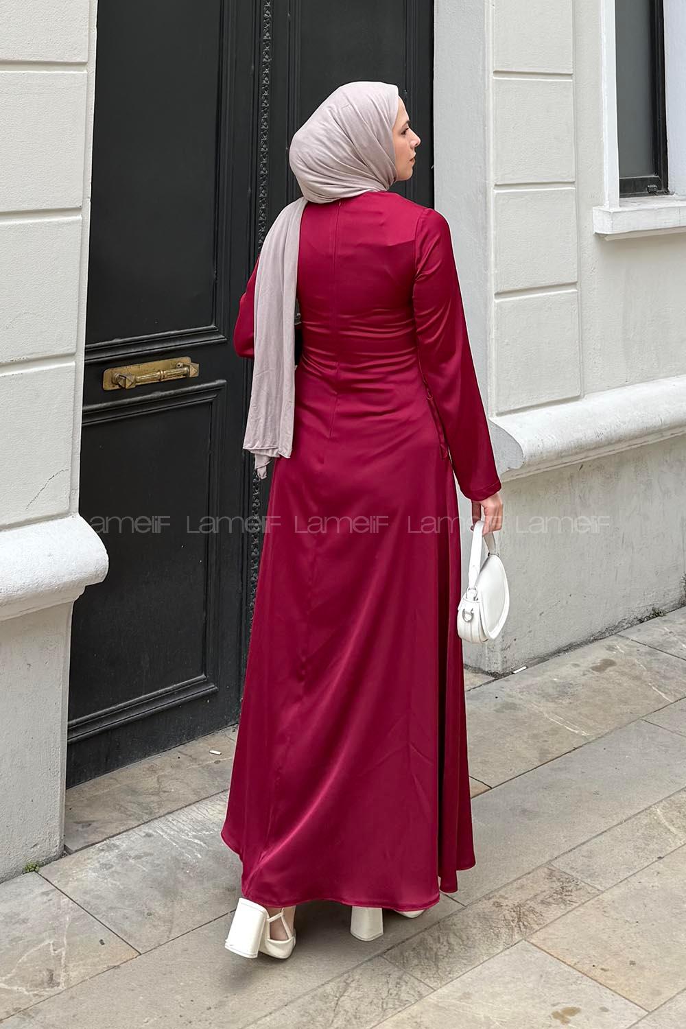 Lamelif Büzgü Detaylı Broşlu Saten Tesettür Elbise Bordo
