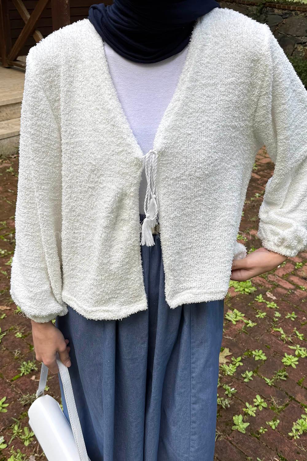 Lamelif Püsküllü Hırka Beyaz