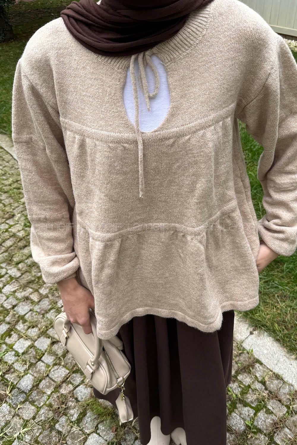 Lamelif Yakası Bağcıklı Triko Kazak Bej