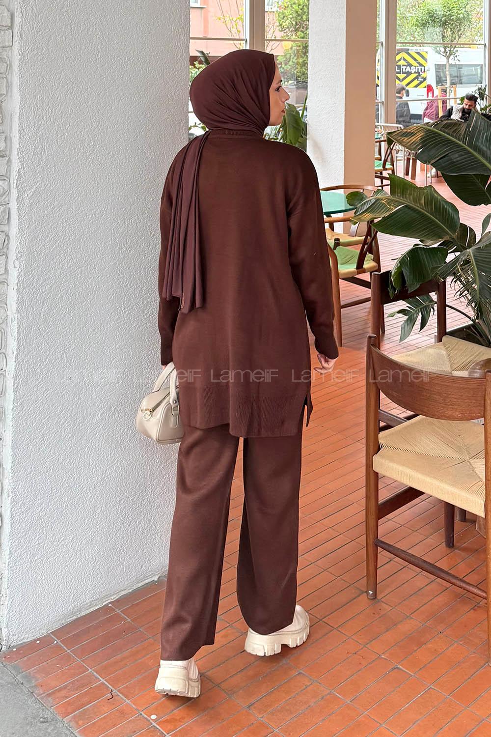 Lamelif Çiçek Aksesuarlı Triko Takım Acı Kahve