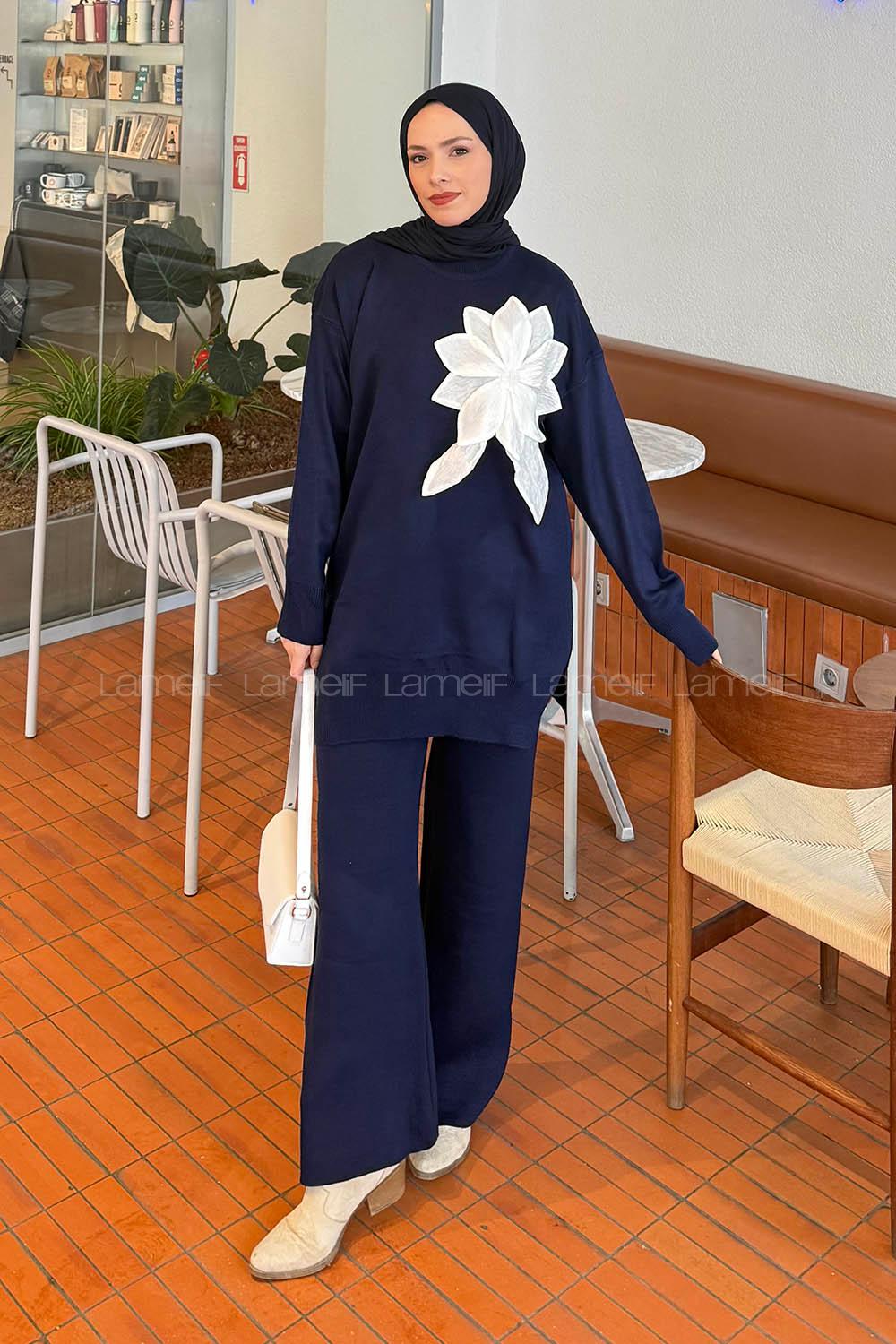 Lamelif Çiçek Aksesuarlı Triko Takım Lacivert