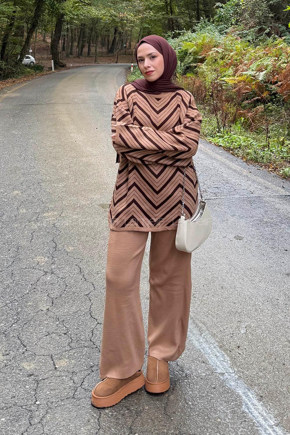 Lamelif Çizgi Detaylı Triko Takım Camel