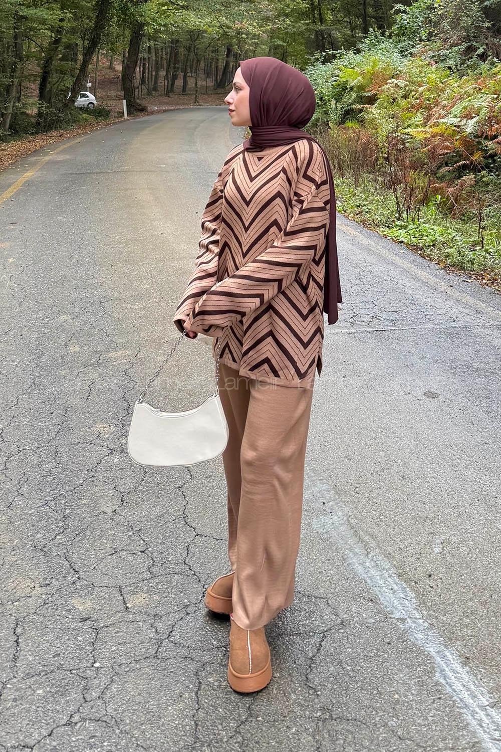 Lamelif Çizgi Detaylı Triko Takım Camel