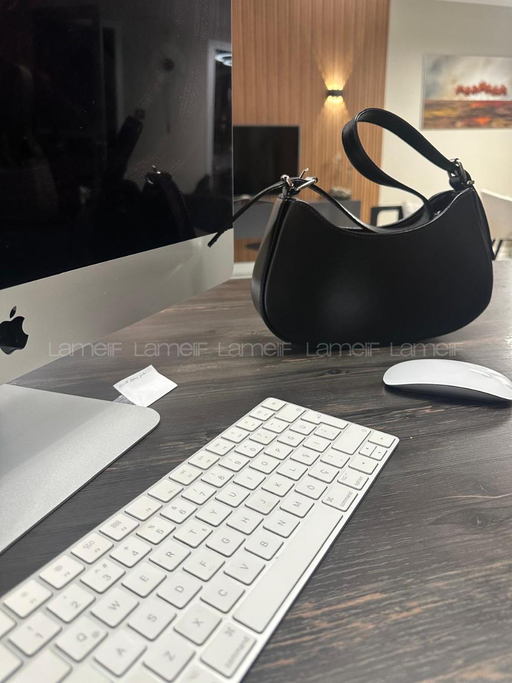 Kadın Kemer Aksesuarlı Baget Omuz Çantası Siyah