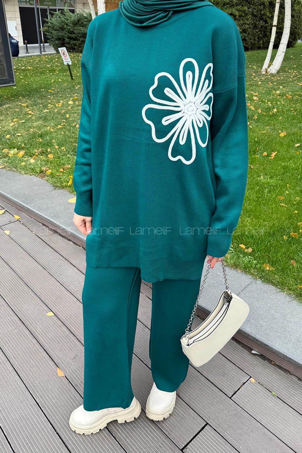 Lamelif Çiçek Detaylı Triko Takım Zümrüt