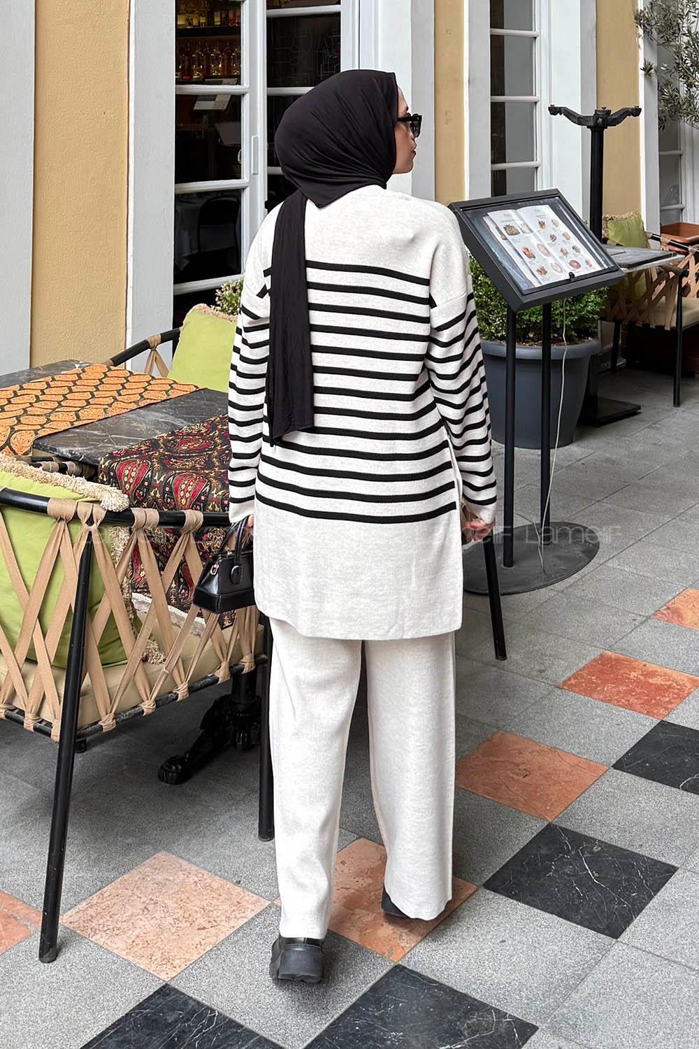 Lamelif Çizgili Düğme Detaylı Triko Takım Bej