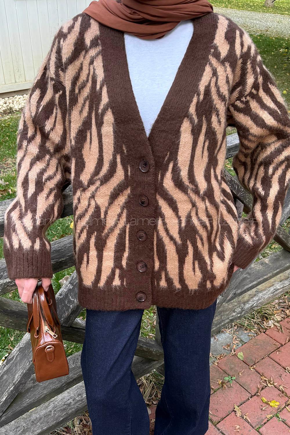 Lamelif Zebra Desen Hırka Kahverengi