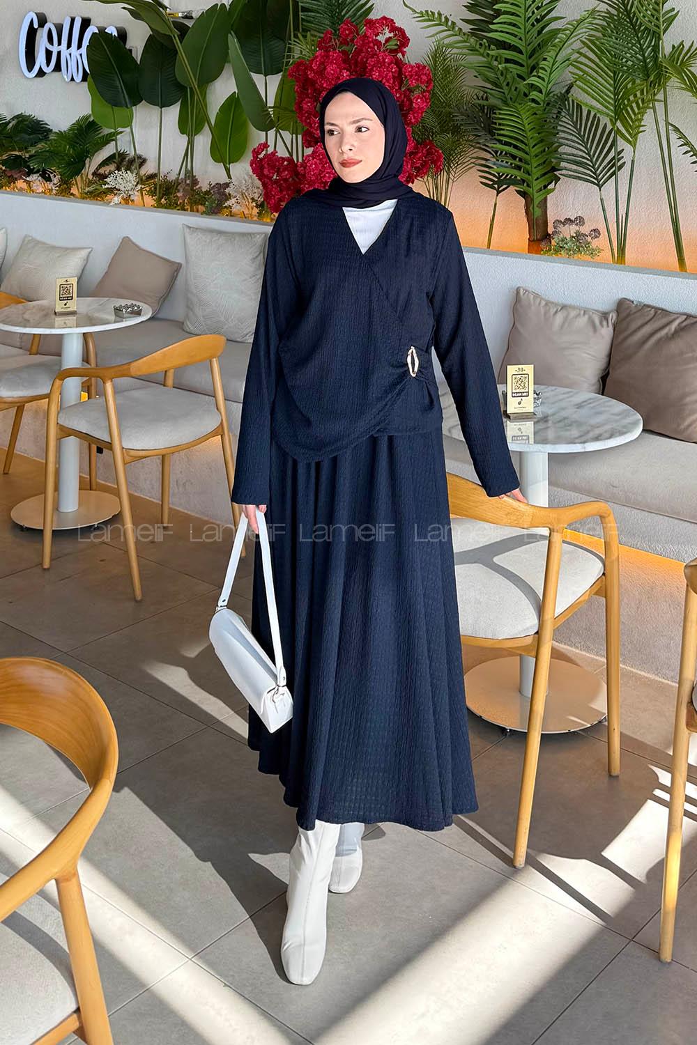 Lamelif Broş Detaylı Etekli Takım Lacivert