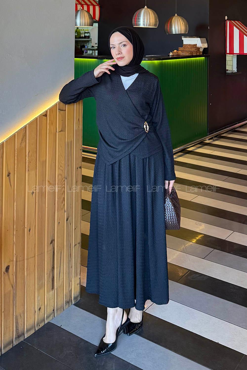 Lamelif Broş Detaylı Etekli Takım Siyah