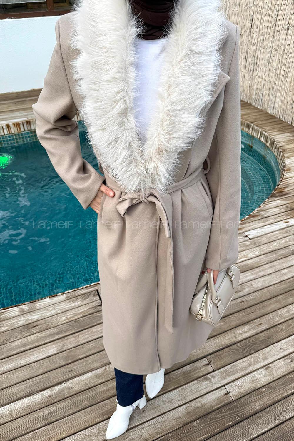 Lamelif Kürk Yakalı Kaban Bej