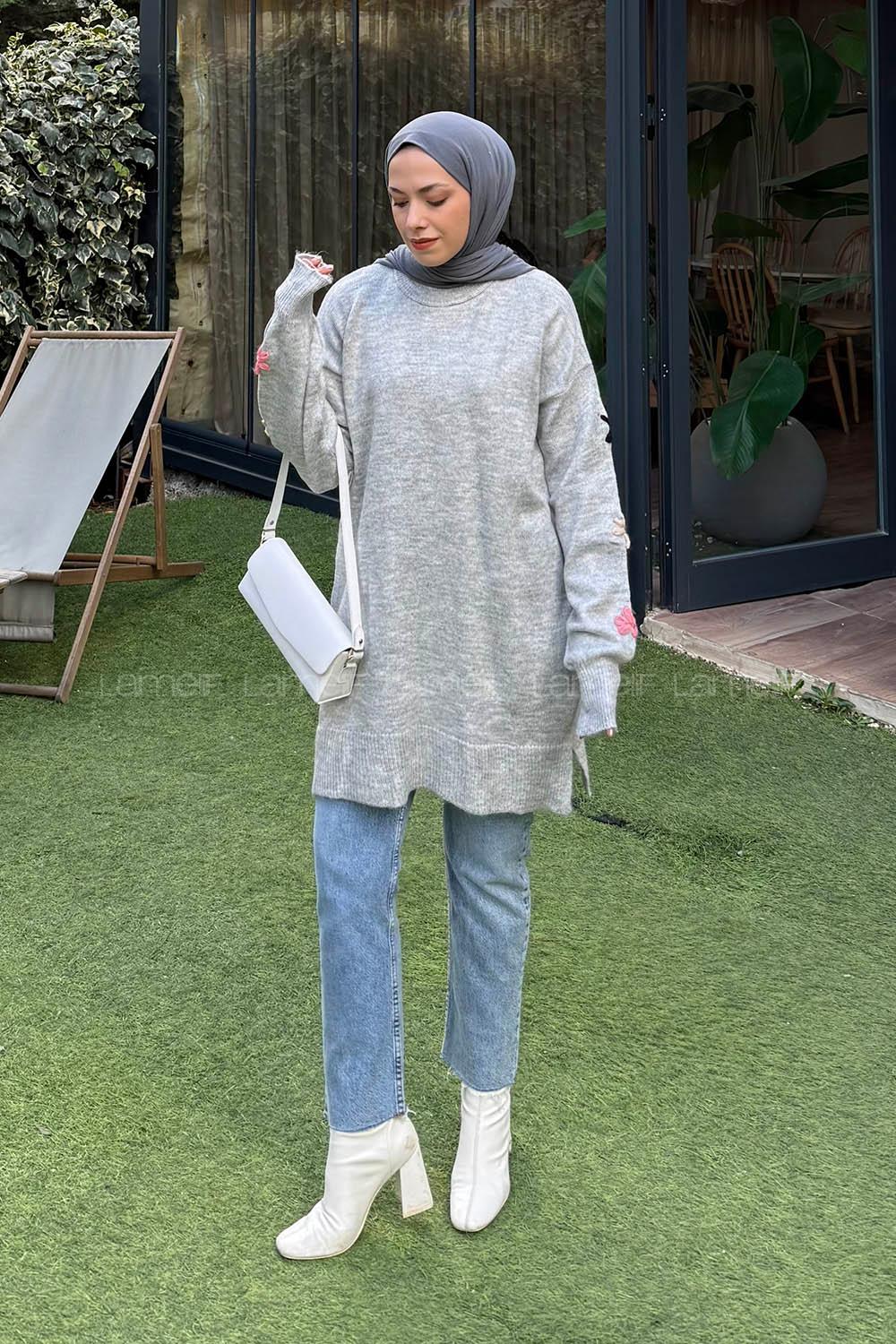 Lamelif Çiçek Detaylı Triko Kazak Açık Gri