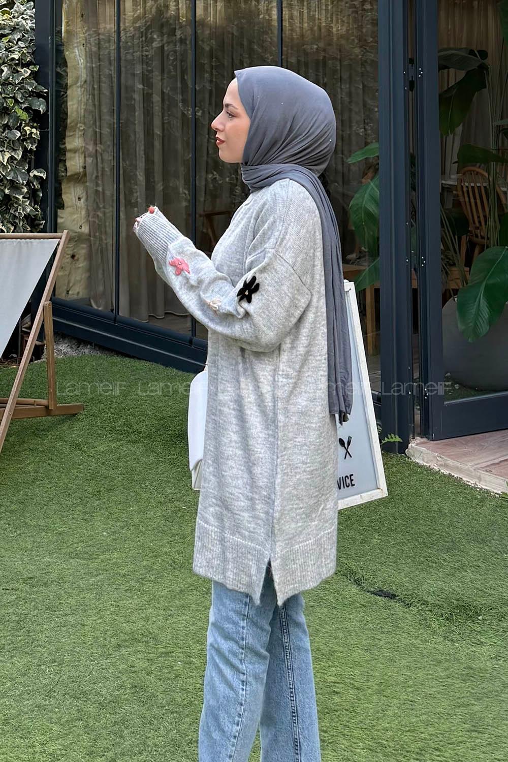 Lamelif Çiçek Detaylı Triko Kazak Açık Gri