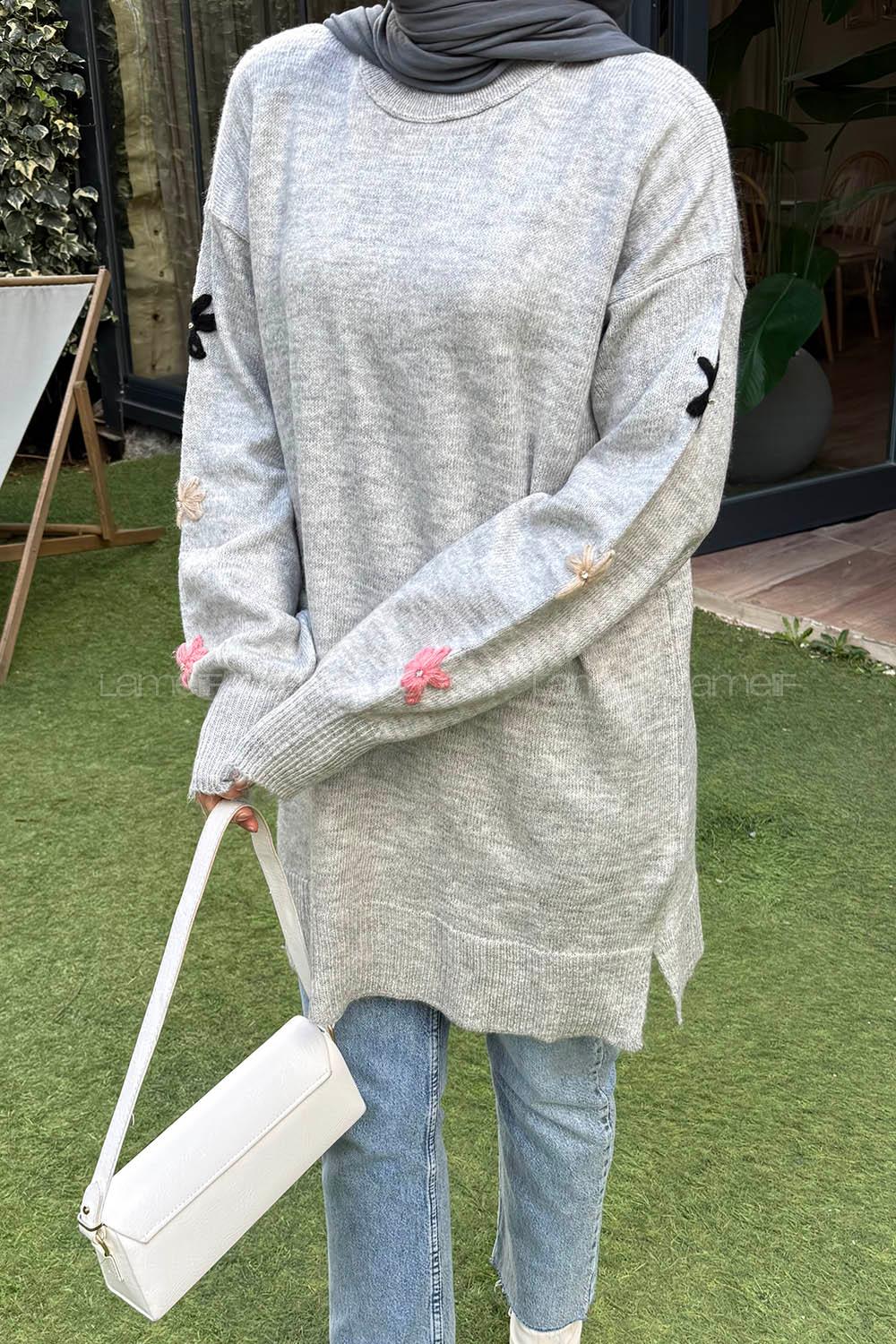 Lamelif Çiçek Detaylı Triko Kazak Açık Gri