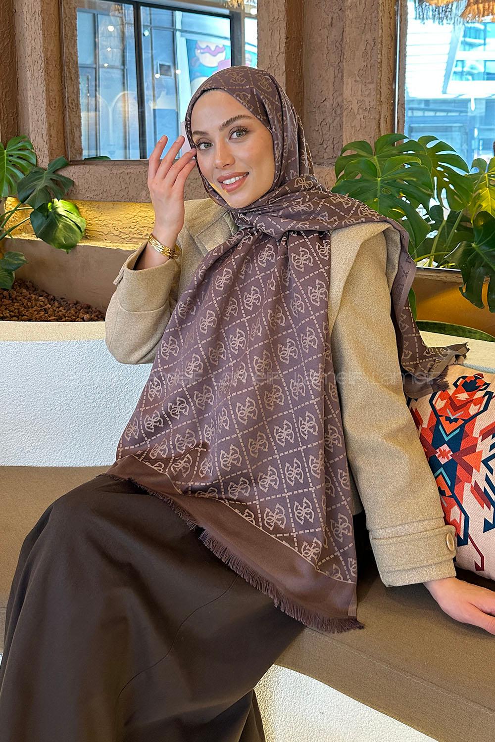 Lamelif Guess Desen Kaşmir Çift Taraflı Şal Kahverengi