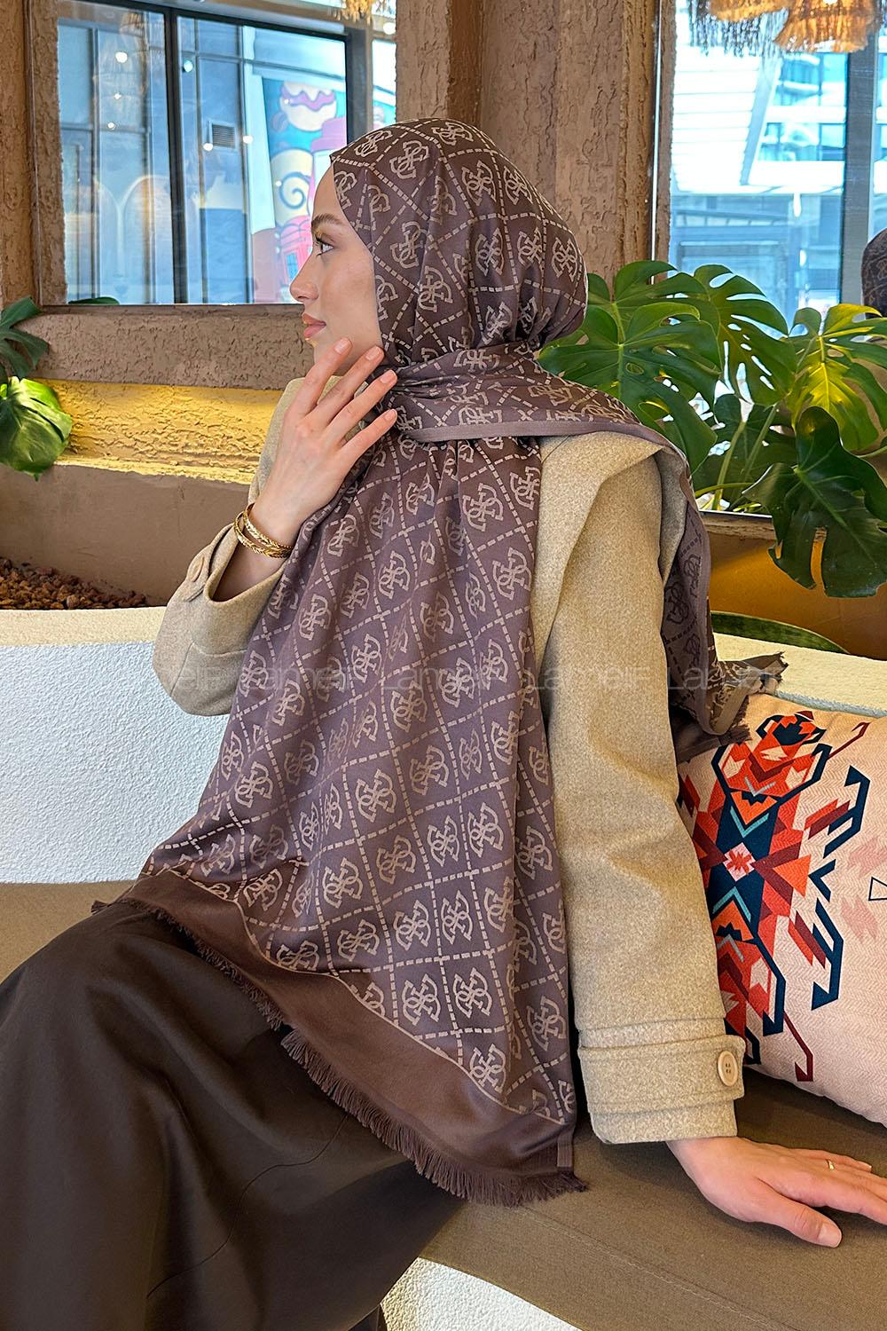Lamelif Guess Desen Kaşmir Çift Taraflı Şal Kahverengi