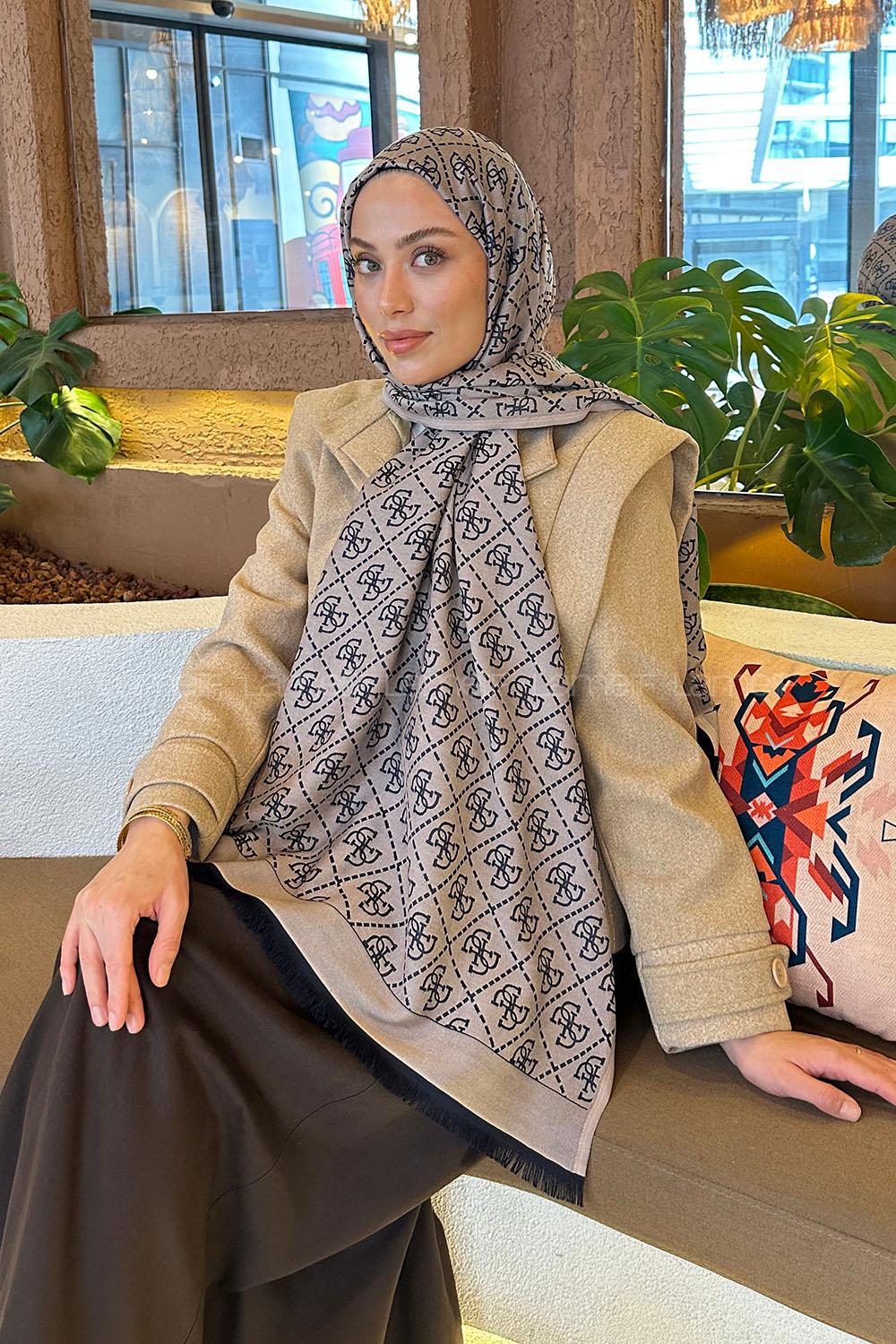 Lamelif Guess Desen Kaşmir Çift Taraflı Şal Lacivert Vizon