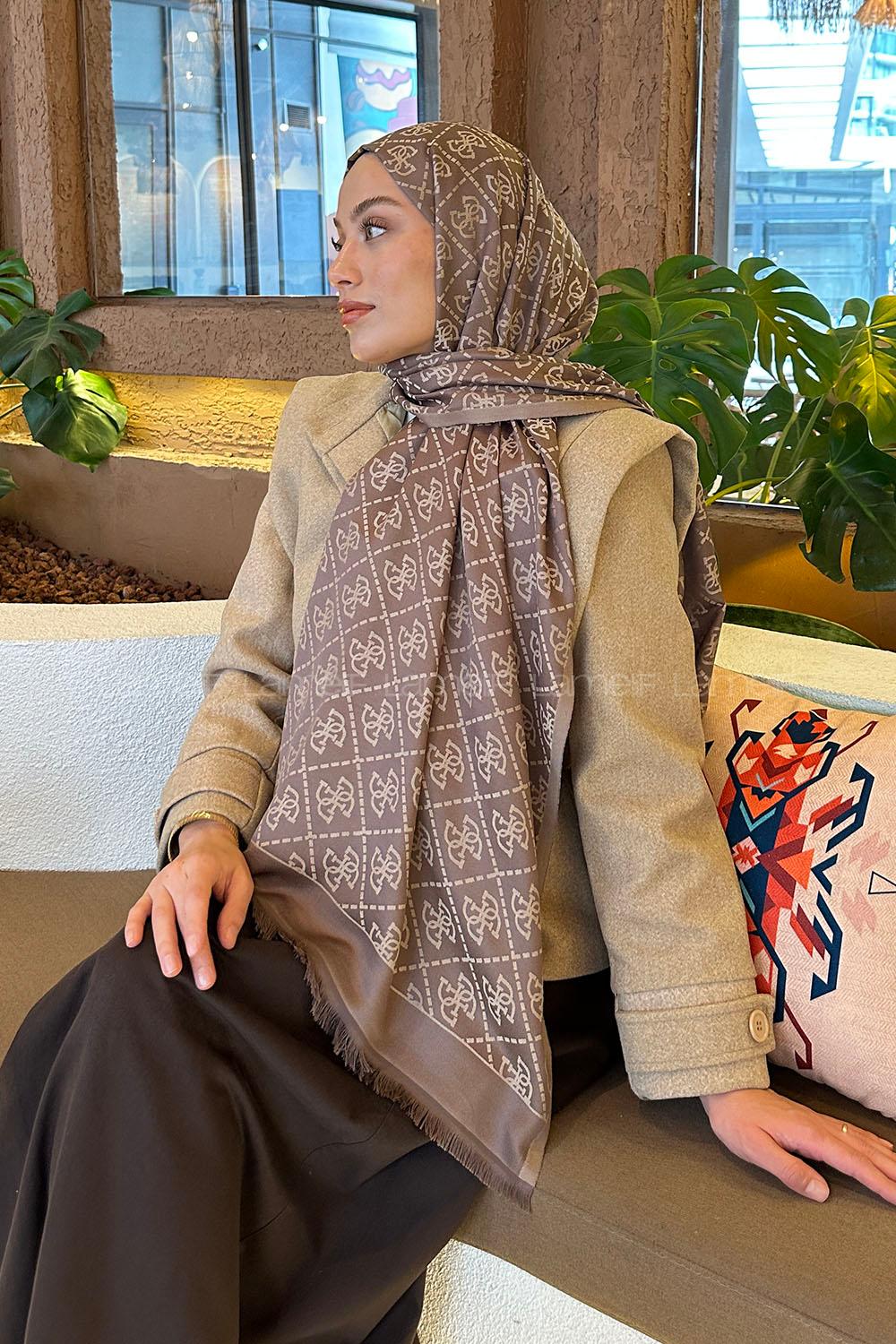 Lamelif Guess Desen Kaşmir Çift Taraflı Şal Tozlu Kahve