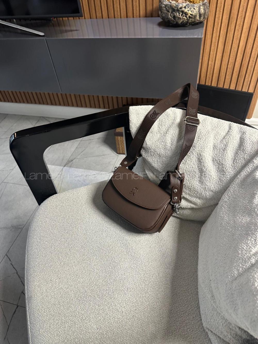 Bitter Brown With Zipper Skin Hand Bag Bag