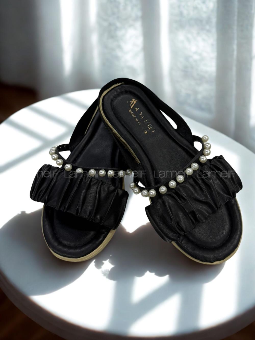 Lamelif Büzgülü İnci Detaylı Sandalet Siyah