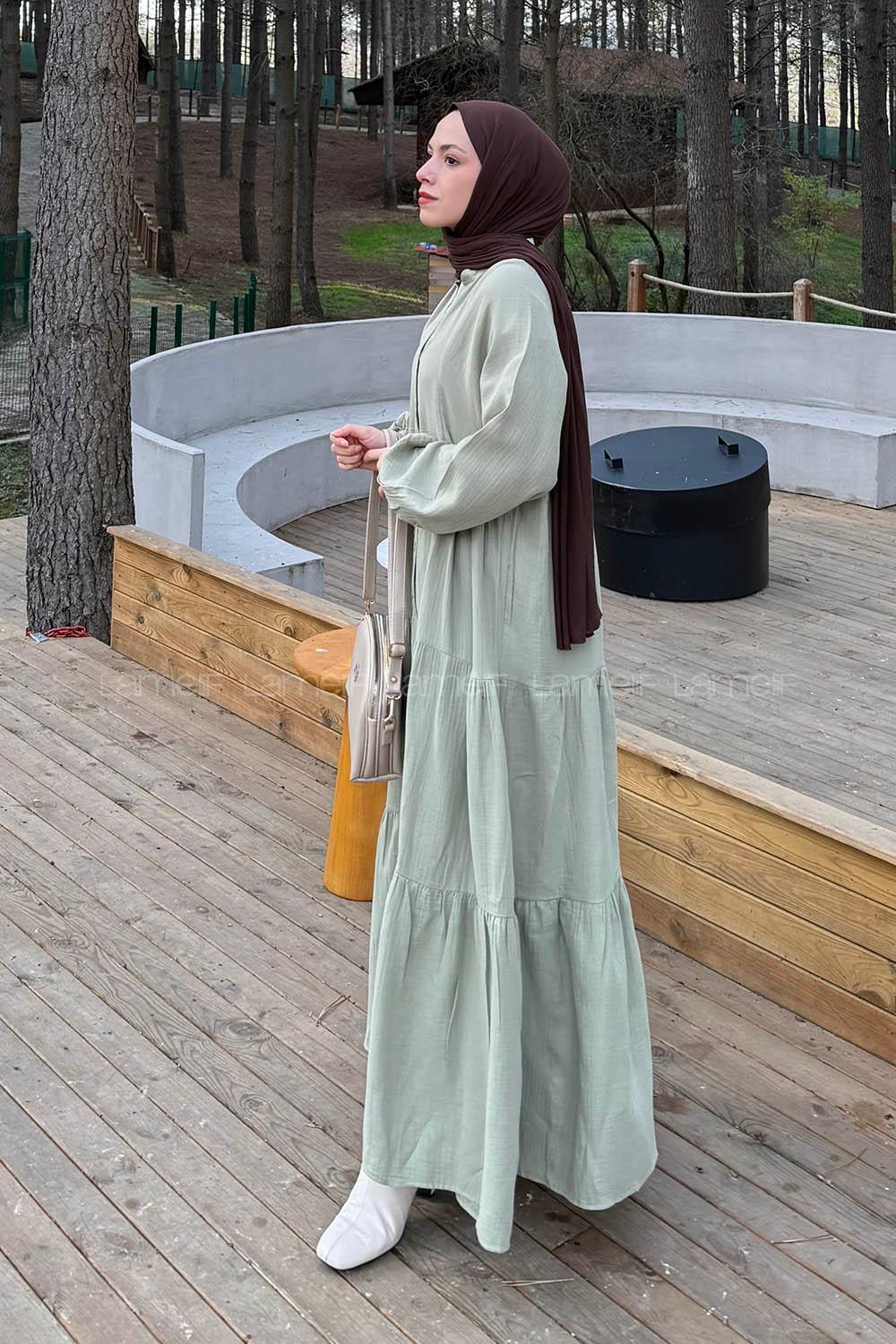 Lamelif Ön Yarım Düğme Detaylı Müslin Kumaş Tesettür Elbise Açık Yeşil