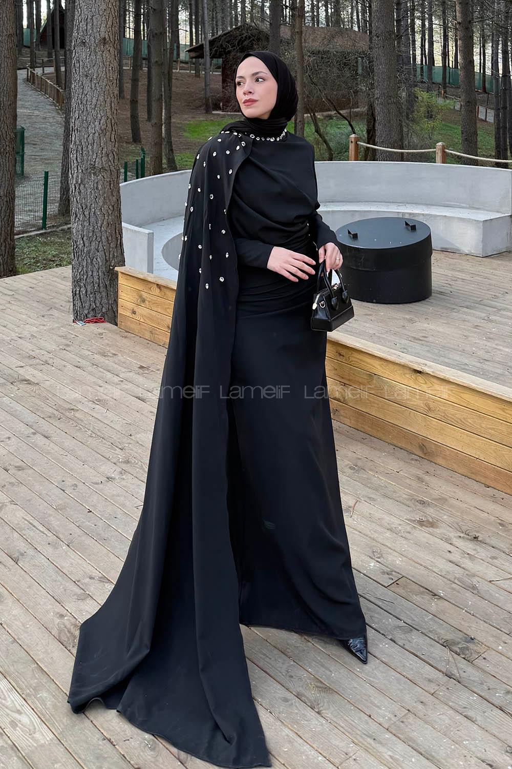 Lamelif Pelerin Detaylı Taşlı Elbise Siyah