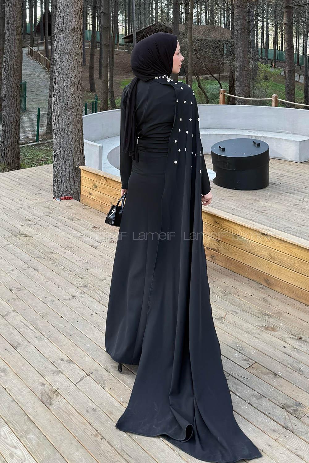 Lamelif Pelerin Detaylı Taşlı Elbise Siyah