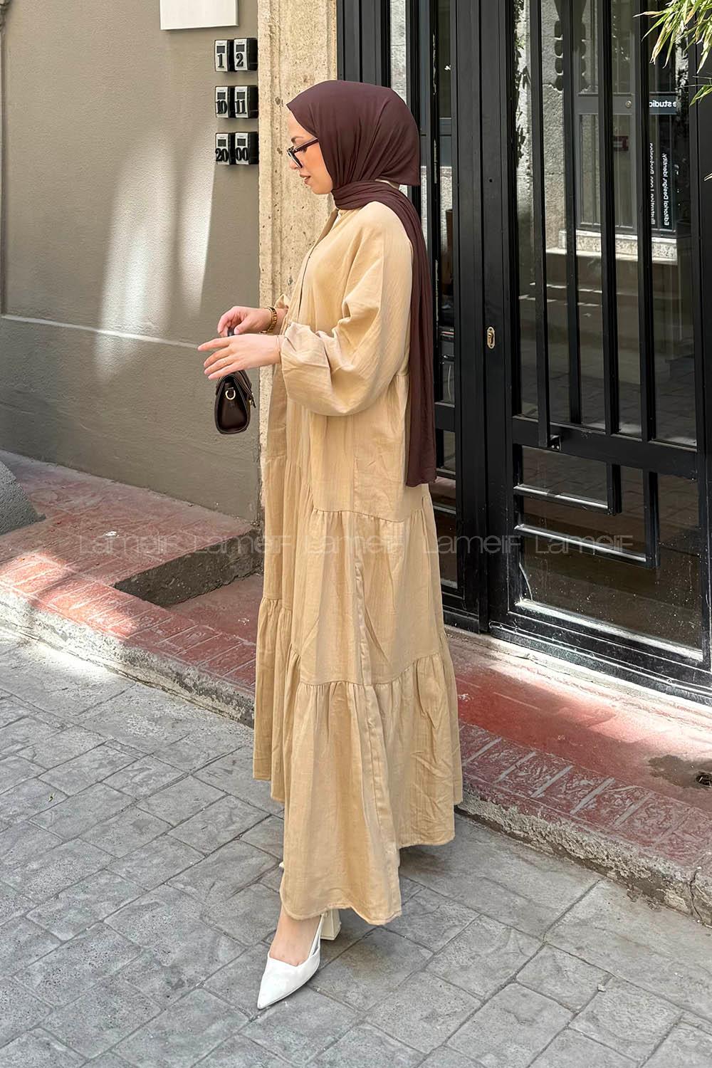 Lamelif Ön Yarım Düğme Detaylı Müslin Kumaş Tesettür Elbise Kum Beji