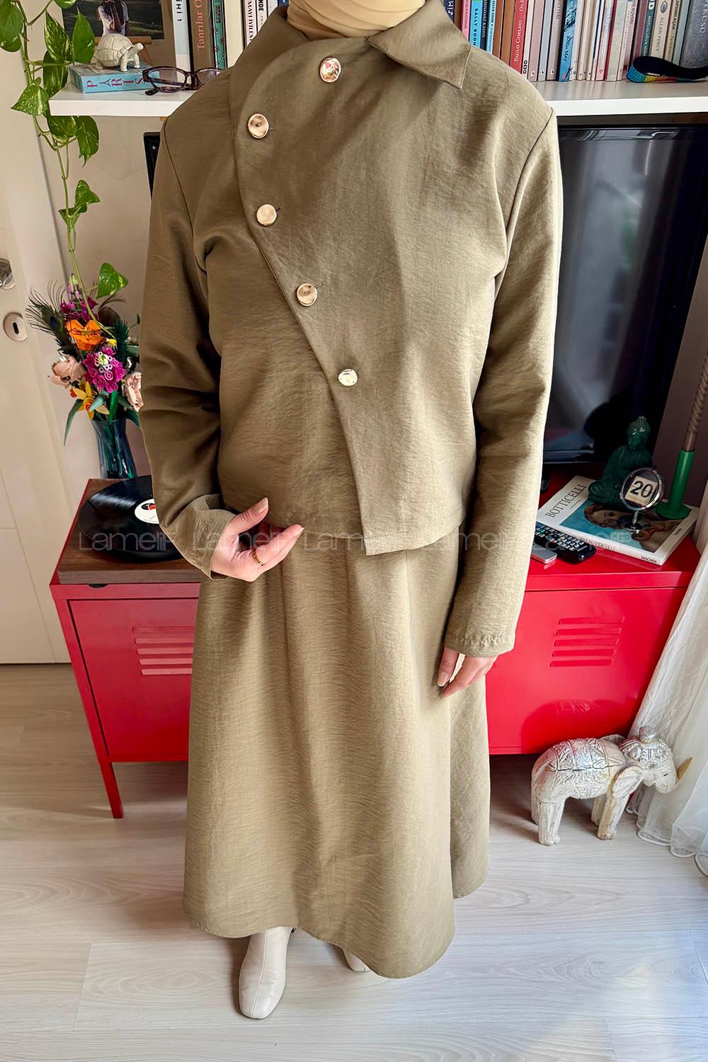 Lamelif Gold Düğme Detaylı Etekli Takım Haki