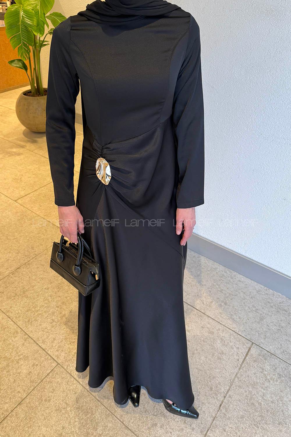 Lamelif Broş Detaylı Tesettür Elbise Siyah