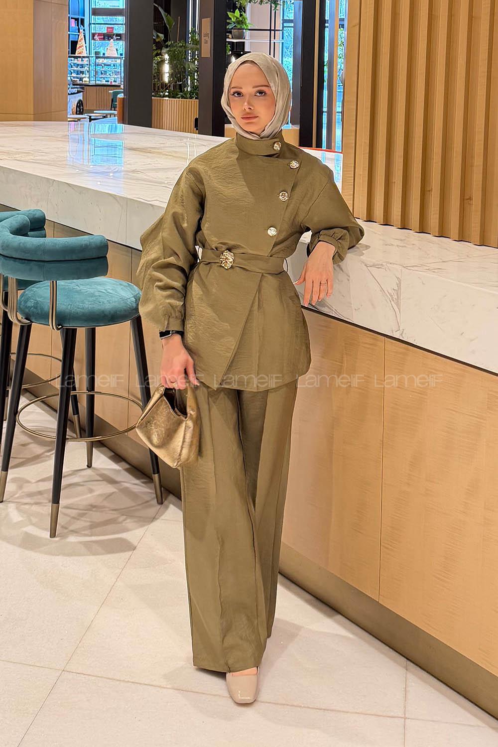 Lamelif Bağlama Detaylı Gold Düğmeli Takım Yağ Yeşili